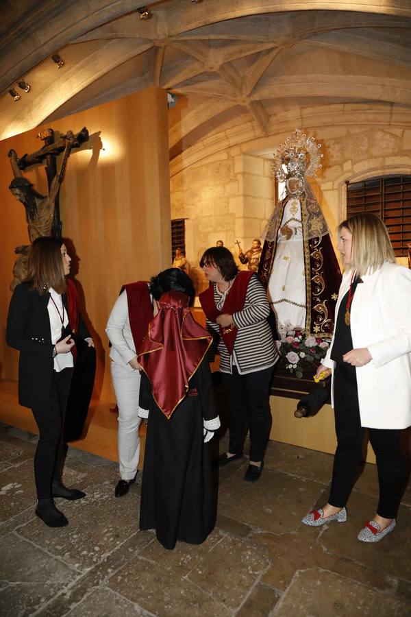 La Virgen de la Asunción fue portada por primera vez en la historia por cuatro mujeres