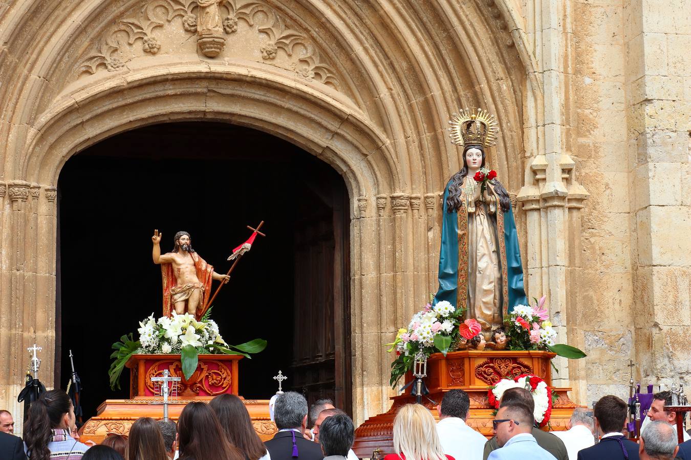 Fotos: Procesión de Cristo Resucitado y el Santo Encuentro en Medina de Rioseco