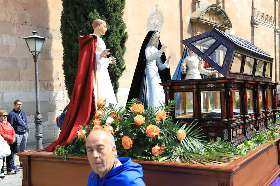 Fotos: Procesión del Encuentro entre la Virgen de la Alegría y Jesús Resucitado en Salamanca
