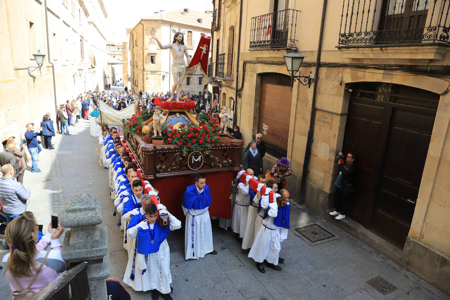Fotos: Procesión del Encuentro entre la Virgen de la Alegría y Jesús Resucitado en Salamanca