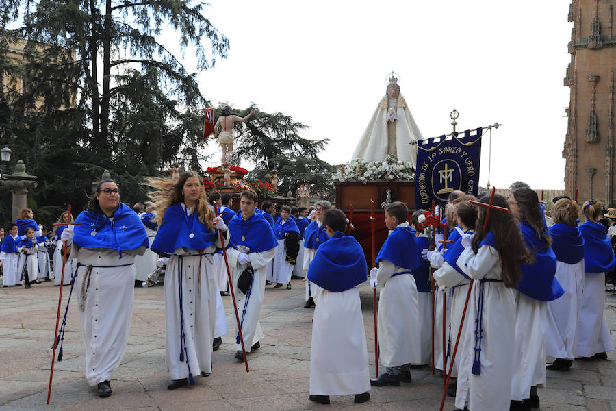 Fotos: Procesión del Encuentro entre la Virgen de la Alegría y Jesús Resucitado en Salamanca
