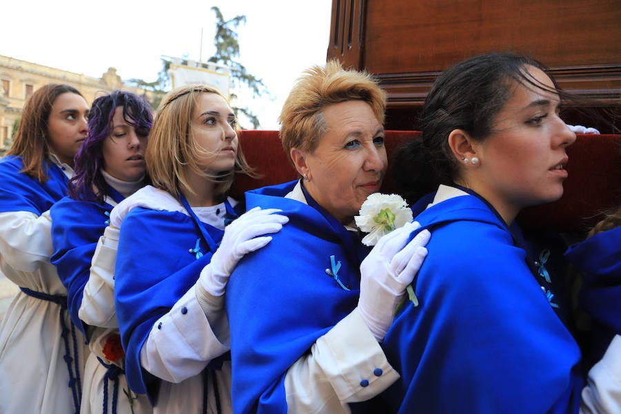 Fotos: Procesión del Encuentro entre la Virgen de la Alegría y Jesús Resucitado en Salamanca