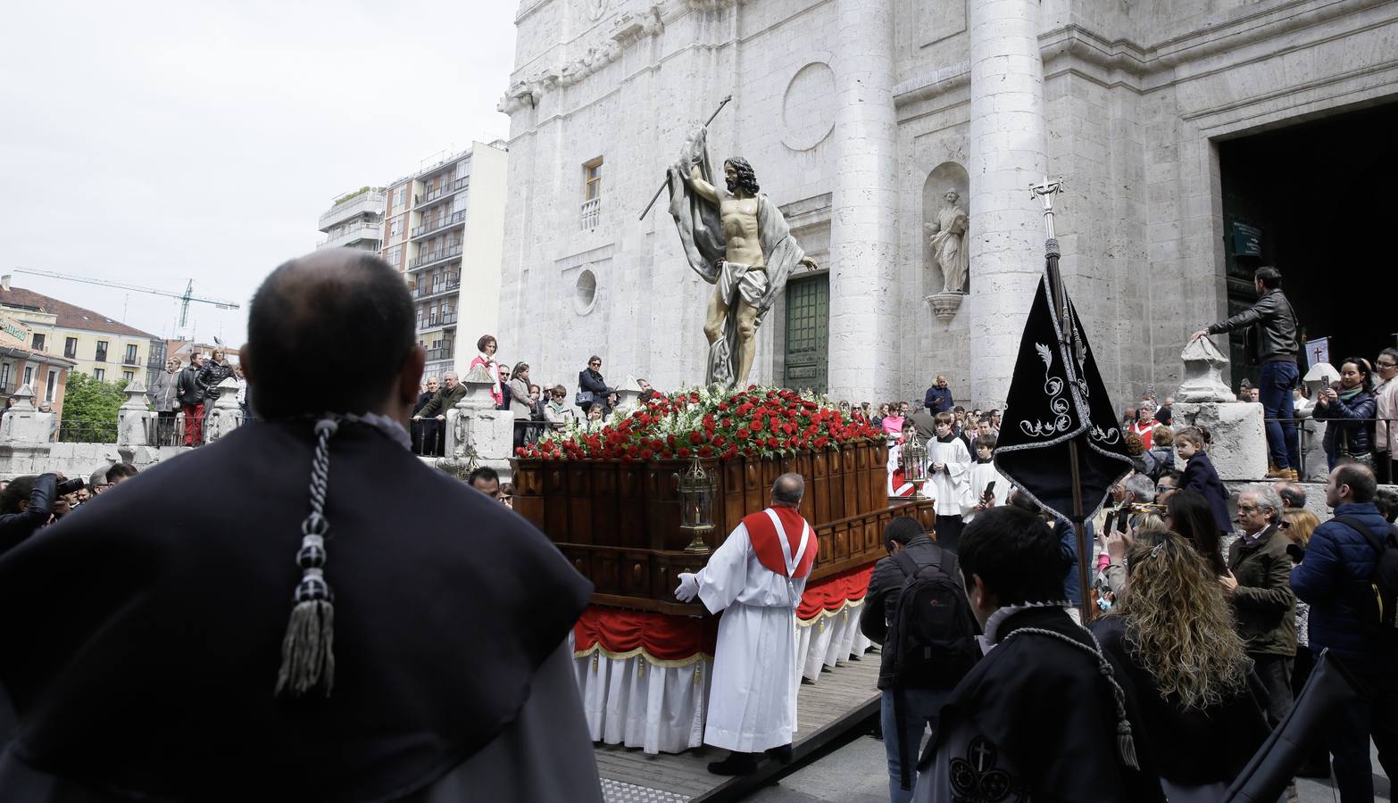 Fotos: Procesión del Encuentro de Jesús Resucitado con la Virgen de la Alegría en Valladolid (2/2)