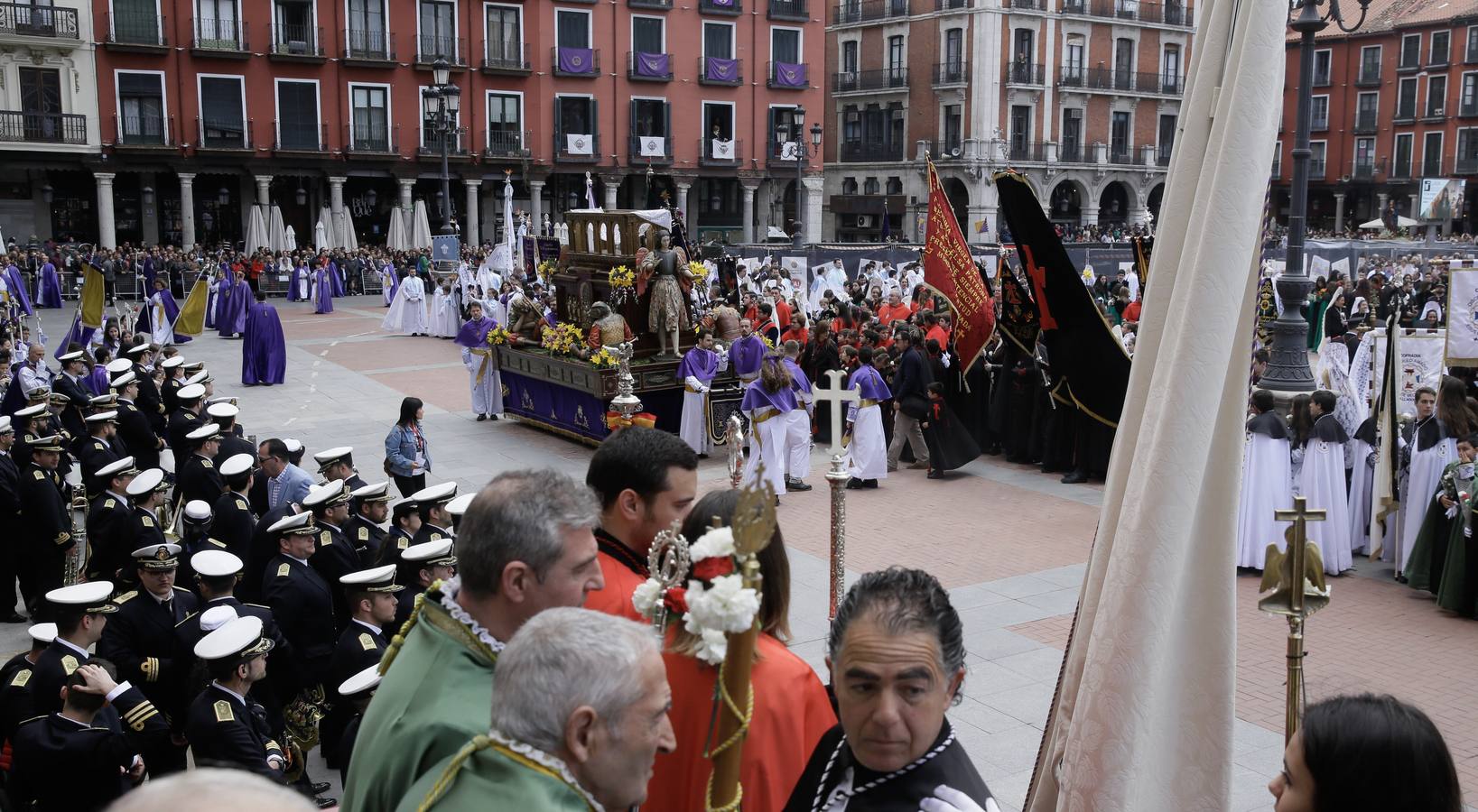 Fotos: Procesión del Encuentro de Jesús Resucitado con la Virgen de la Alegría en Valladolid (2/2)