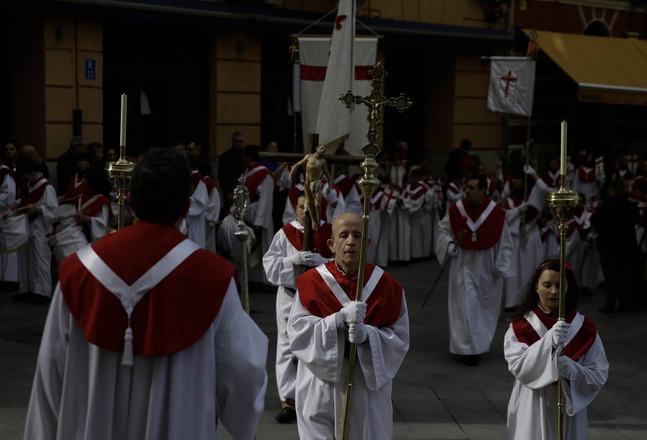 Fotos: Procesión del Encuentro de Jesús Resucitado con la Virgen de la Alegría en Valladolid (1/2)