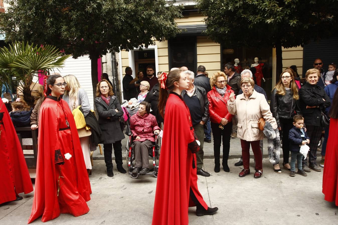 Fotos: Público en la Procesión del Encuentro en Valladolid (1/4)