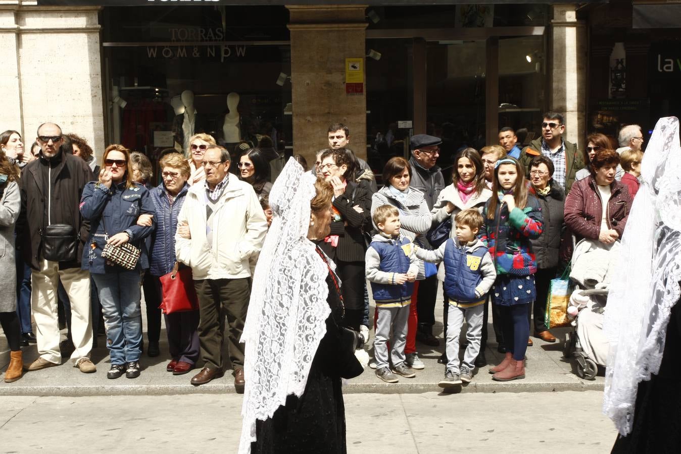 Fotos: Público en la Procesión del Encuentro en Valladolid (1/4)