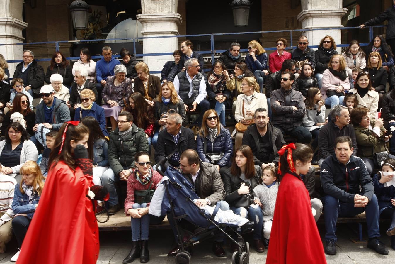 Fotos: Público en la Procesión del Encuentro en Valladolid (1/4)