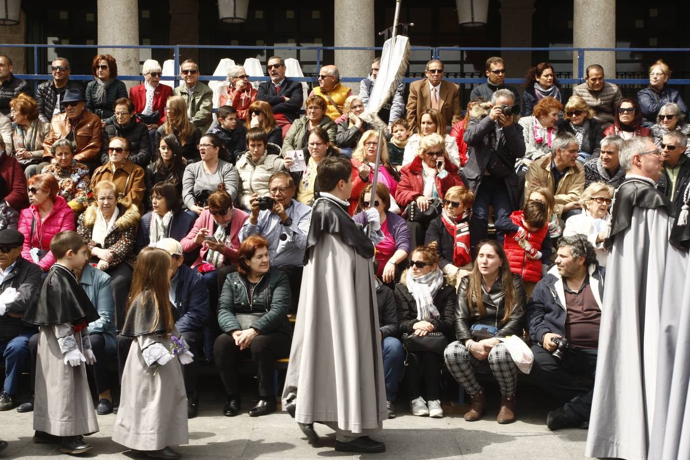 Fotos: Público en la Procesión del Encuentro en Valladolid (2/4)