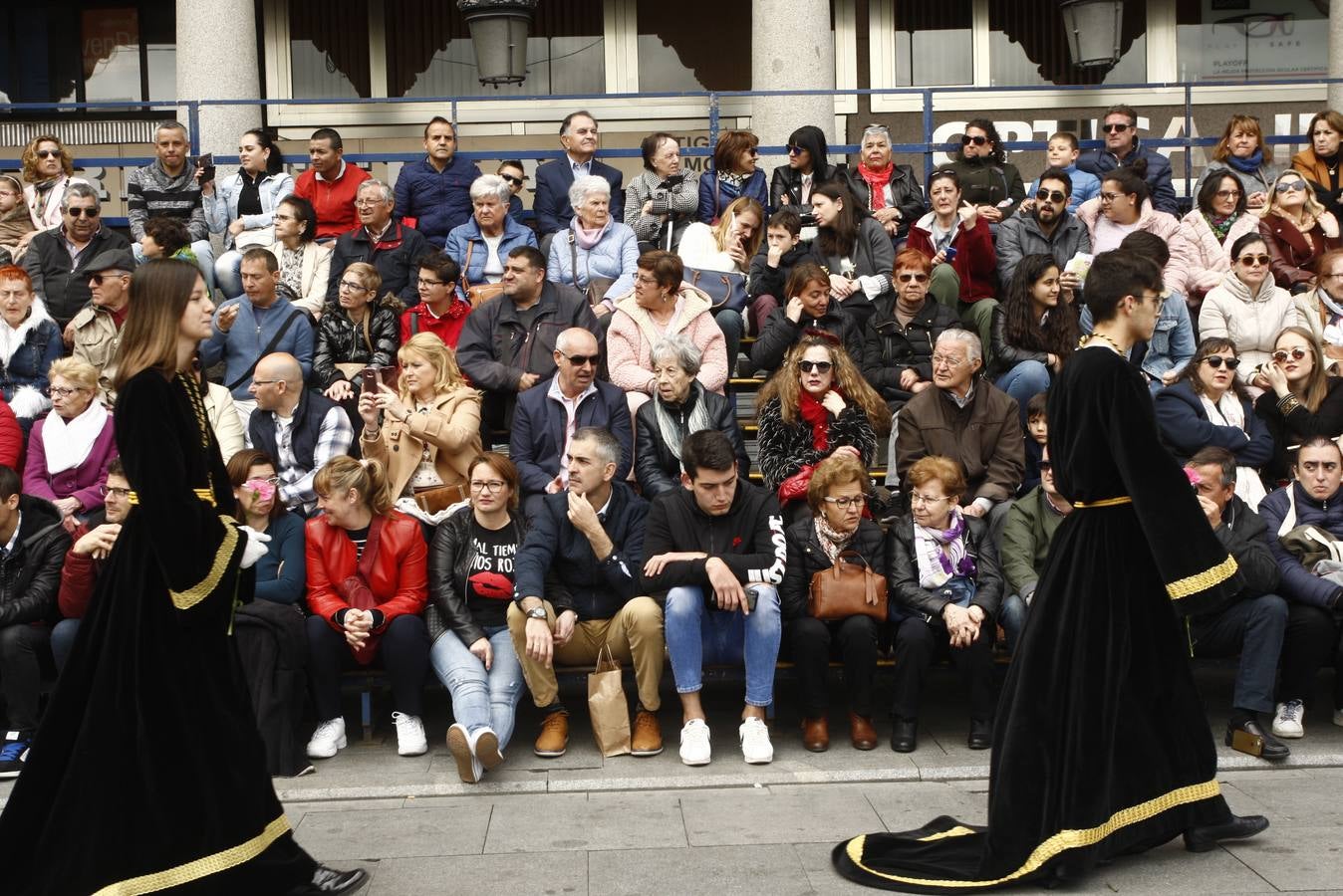 Fotos: Público en la Procesión del Encuentro en Valladolid (2/4)