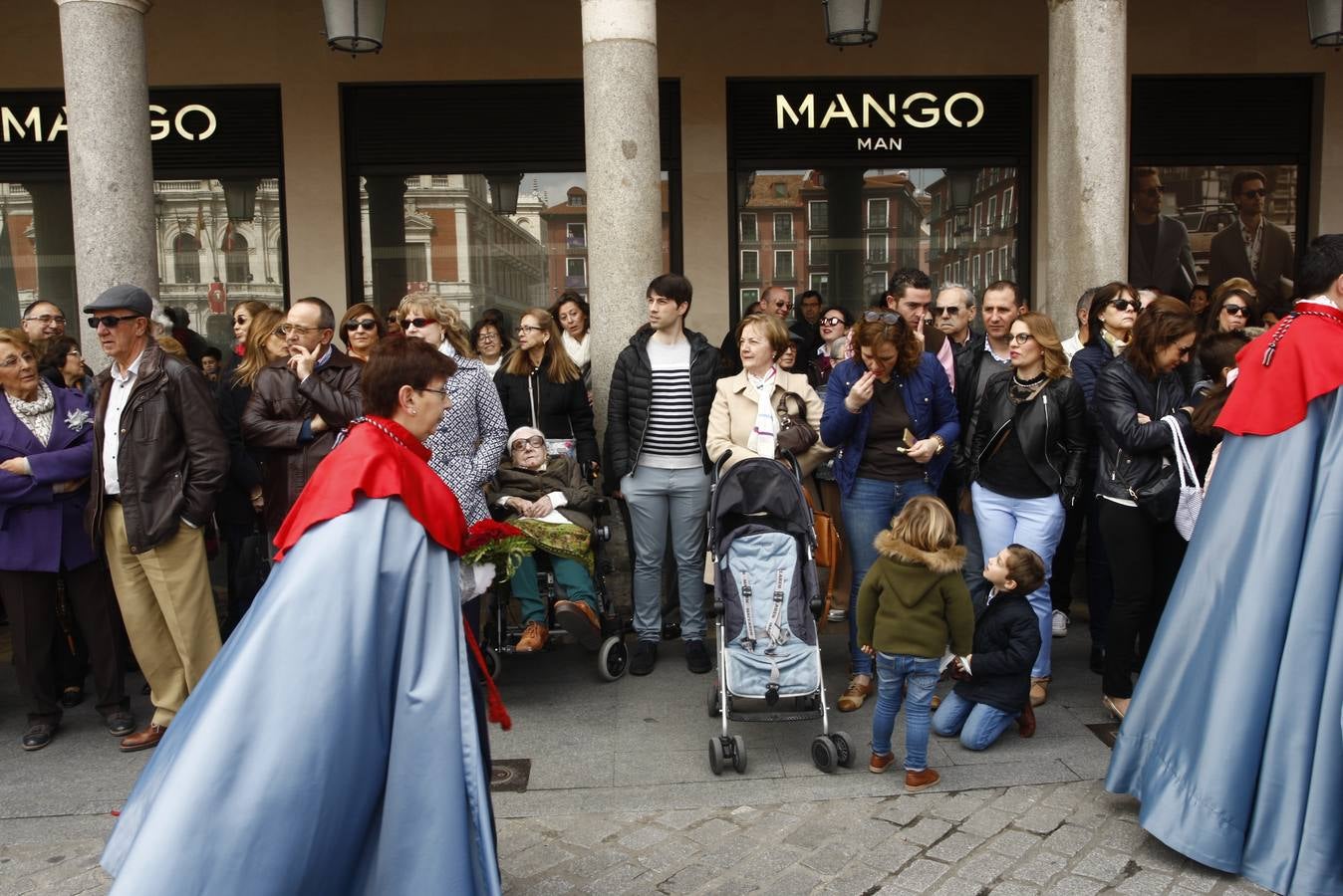 Fotos: Público en la Procesión del Encuentro en Valladolid (2/4)