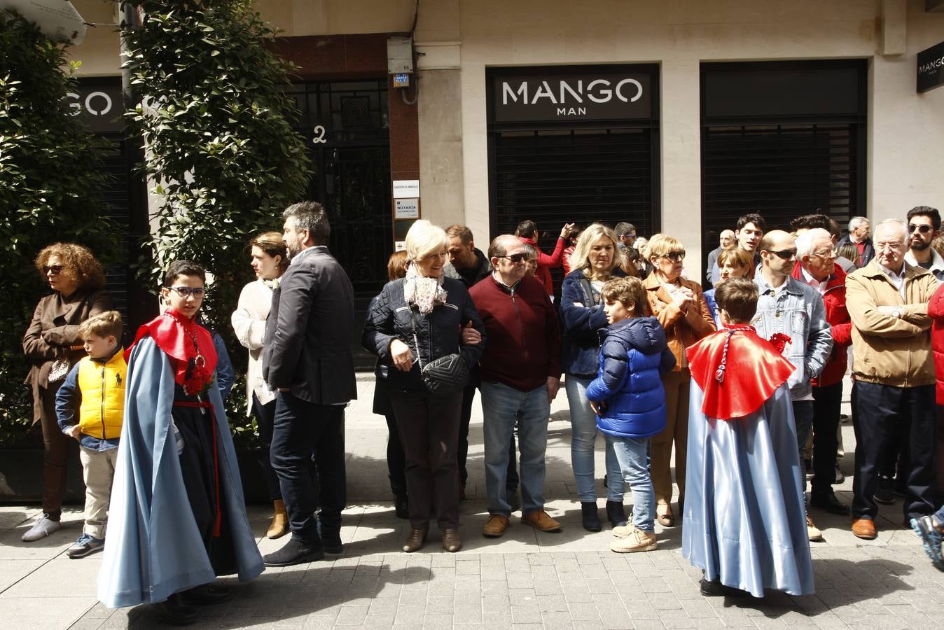 Fotos: Público en la Procesión del Encuentro en Valladolid (2/4)