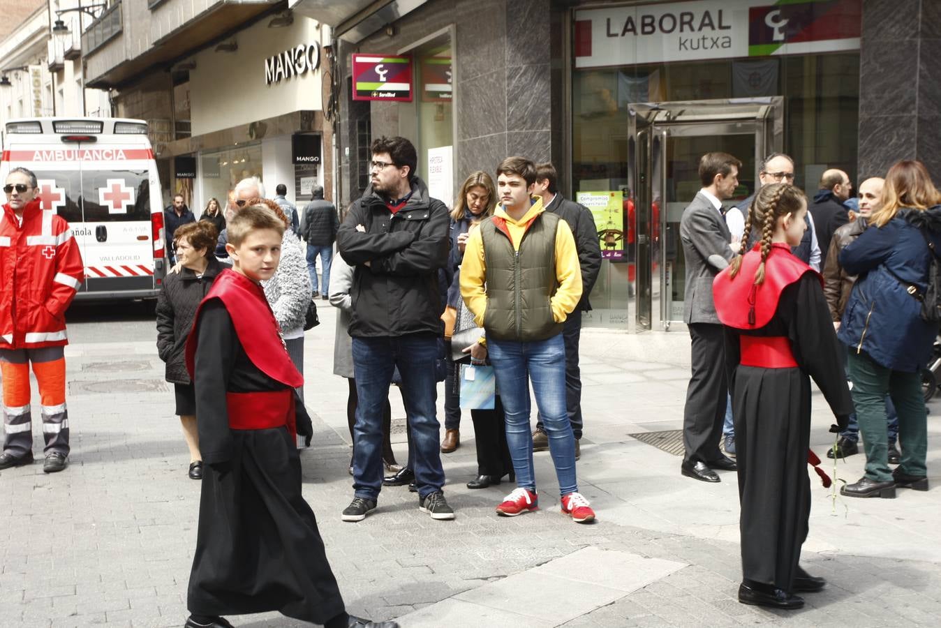 Fotos: Público en la Procesión del Encuentro en Valladolid (3/4)