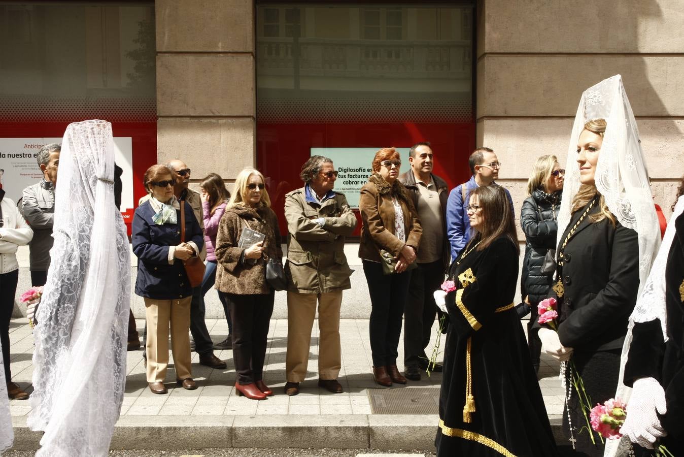 Fotos: Público en la Procesión del Encuentro en Valladolid (3/4)