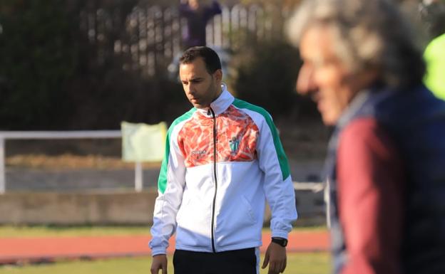 Ángel Sánchez, durante el derbi en Las Pistas. 