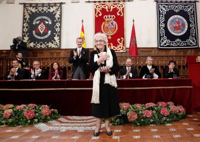 Imagen secundaria 1 - Imágenes de la entrega del Premio Cervantes a la escritora Ida Vitale.