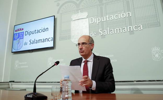 Javier Iglesias, en una comparecencia en la Diputación. LAYA