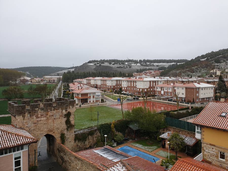 Fotos: La nieve vuelve a finales de abril al norte de Palencia