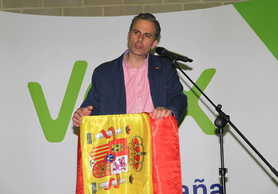 Fotos: Javier Ortega Smith en el mitin de Vox en Segovia