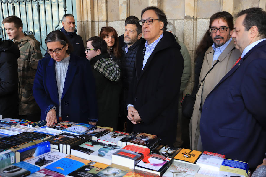 Fotos: Miles de Libros invaden la Plaza Mayor de Salamanca