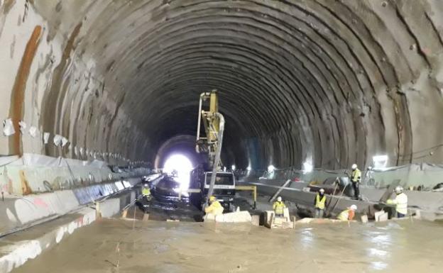 Obras de construcción del túnel de Otero de Sanabria en la línea de alta velocidad entre Madrid y Galicia.
