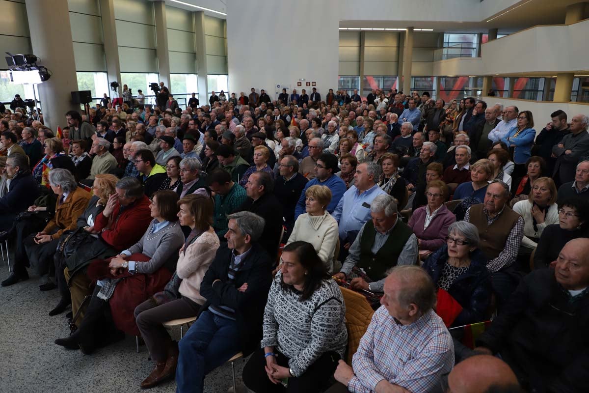 El expresidente del Gobierno José María Aznar participa en un mitin del PP en Burgos. 