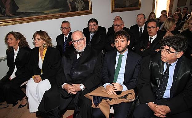 Grupo de abogados en la fiesta pascual del Colegio de Segovia.