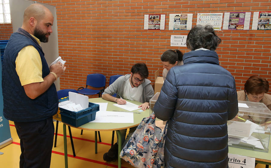 Fotos: Jornada de elecciones generales en Segovia (1)