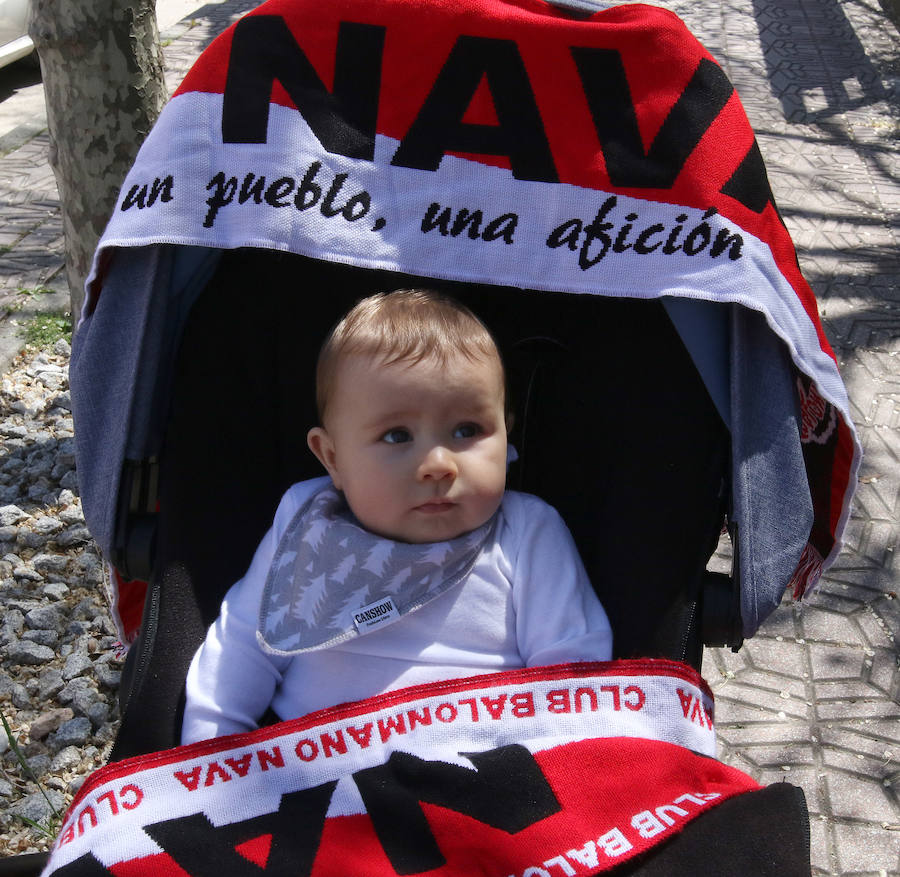 Fotos: Los vecinos de Nava de la Asunción reciben a sus héroes
