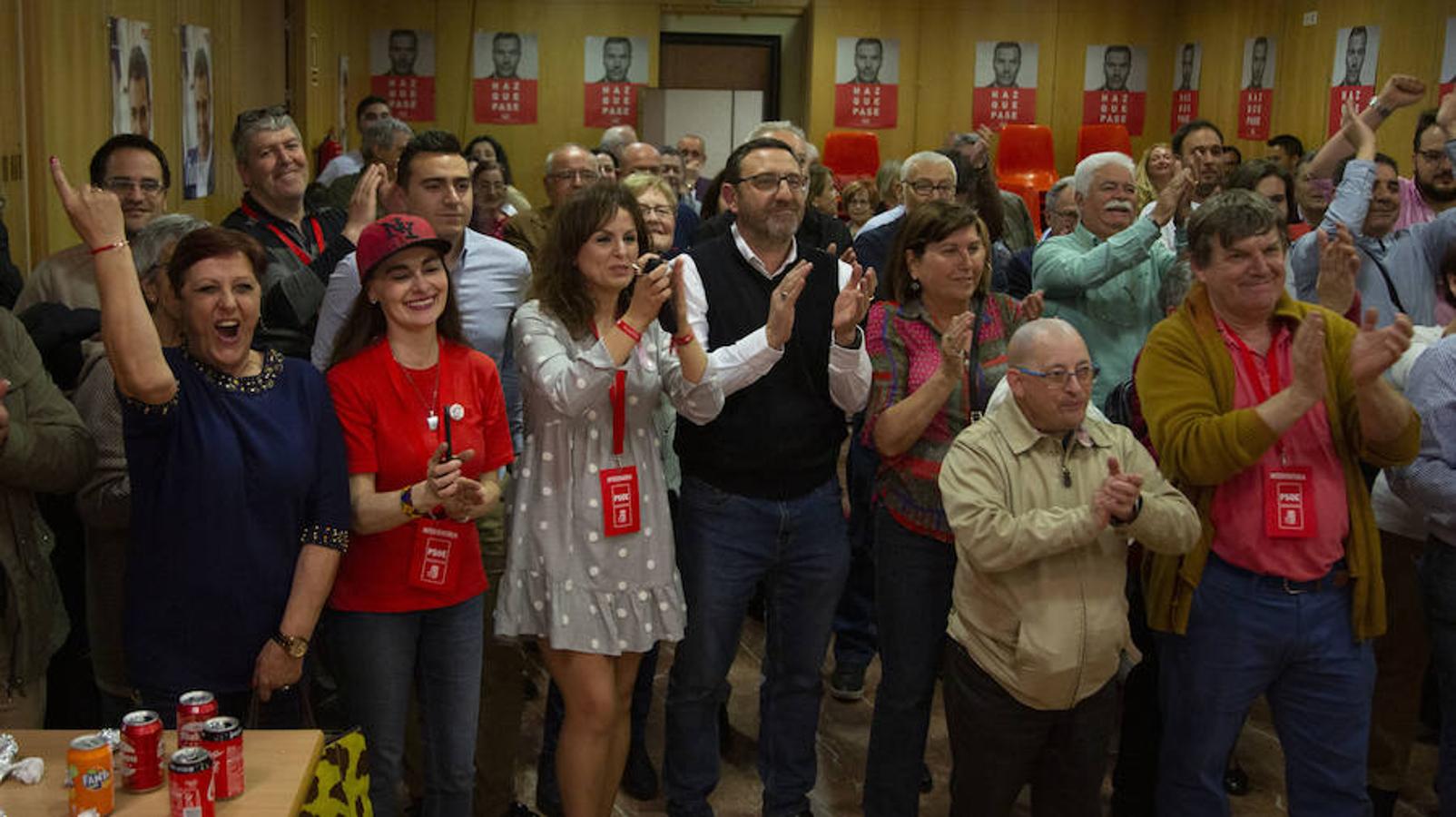 El PSOE ha celebrado su victoria en las elecciones generales en la sede de la formación en la calle Santa Lucía