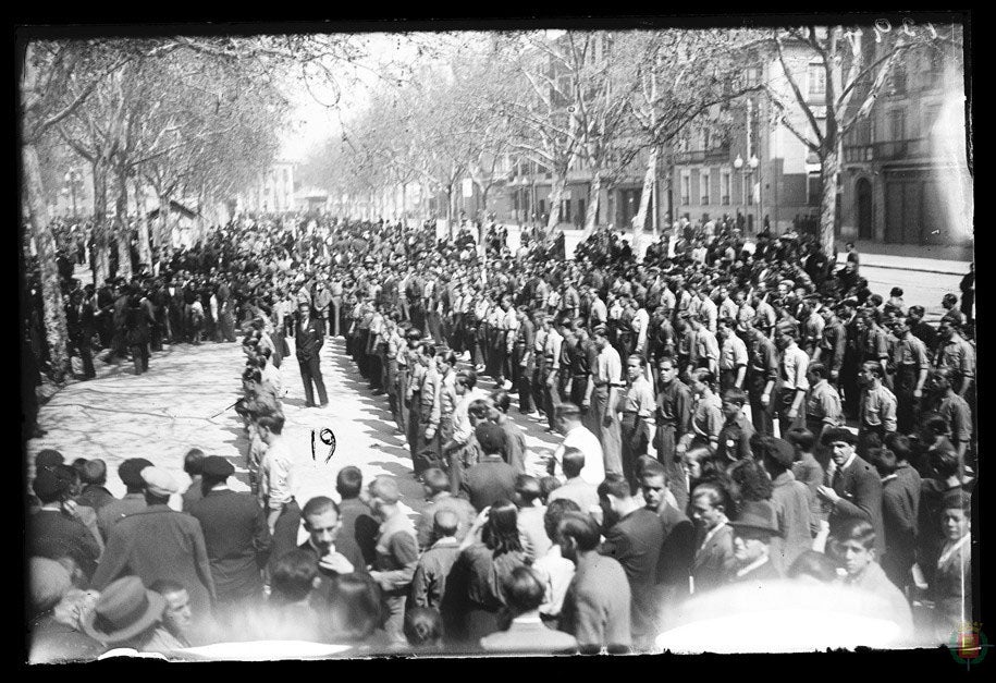Fotos: Desfile de militantes socialistas el 1 de mayo de 1936