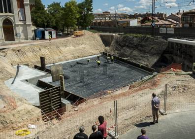 Imagen secundaria 1 - Estado de las obras en Rafael Cano en septiembre (arriba), agosto (abajo a la izquierda) y abril de 2018. 