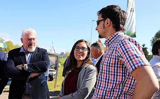 Galería. Los políticos han sido protagonistas en una feria entre-elecciones