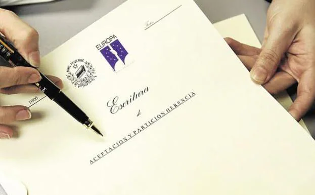 Documento notarial para la declaración de herederos. 