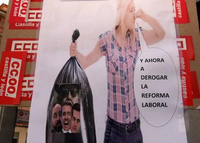 Imagen secundaria 1 - Arriba, los responsables de UGT y CC OO, Manuel Sanz y Álex Blázquez, respectivamente. Abajo, pancarta contra la reforma laboral y Óscar Sancho, de Comisiones, anima a participar en la manifestación. 