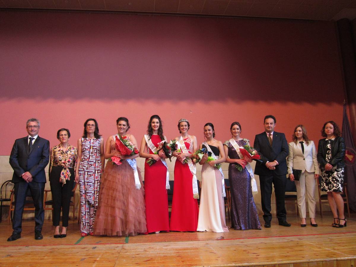 Tras el pregón se celebró el desfile de peñas