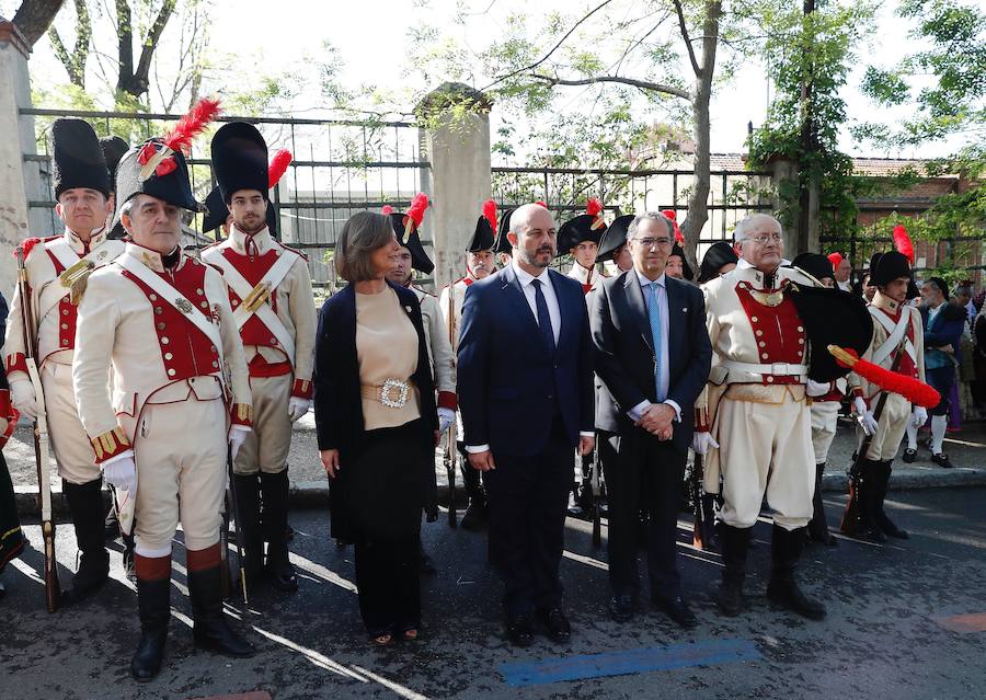 El presidente en funciones de la Comunidad de Madrid, Pedro Rollán (c), acompañado por el portavoz del grupo popular en la Asamblea, Enrique Ossorio (2d), y la presidenta de la Asamblea, Paloma Adrados.