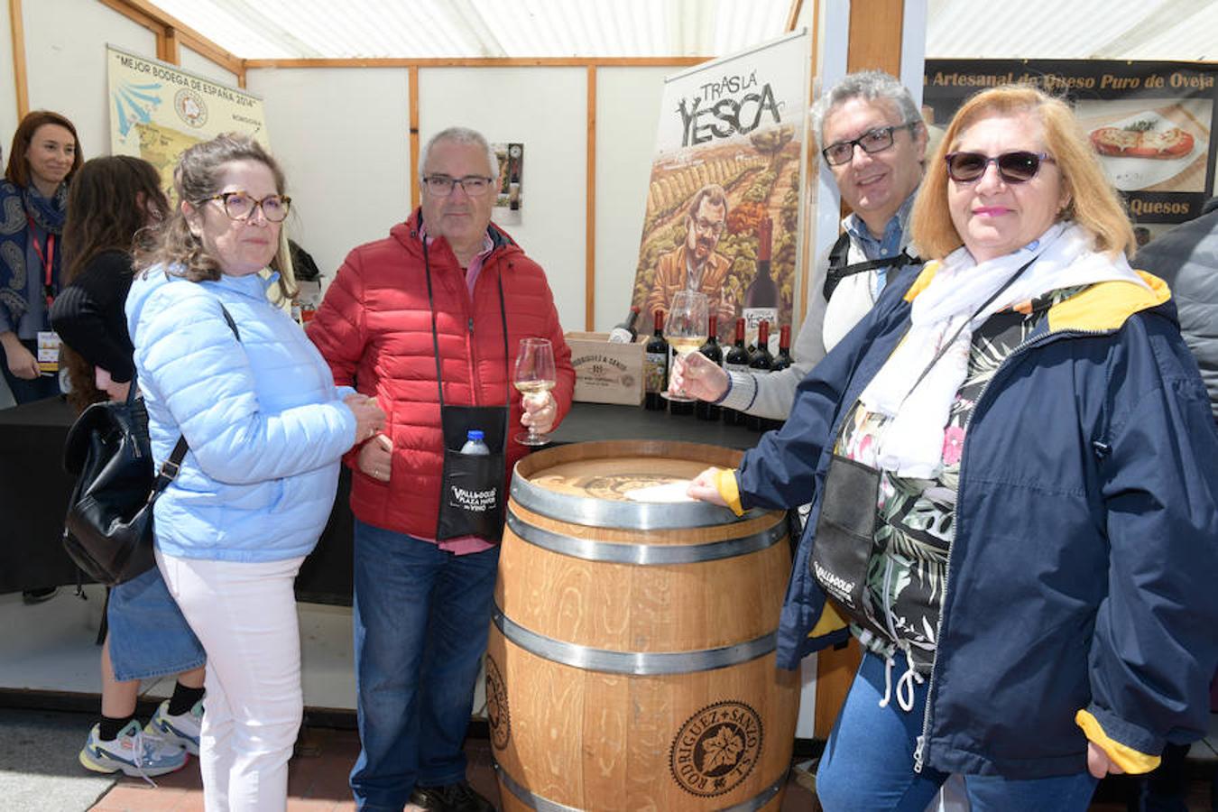 La Plaza Mayor de Valladolid se llena desde este viernes y hasta el domingo con casetas en las que se pueden degustar los mejores vinos y alimentos de Valladolid