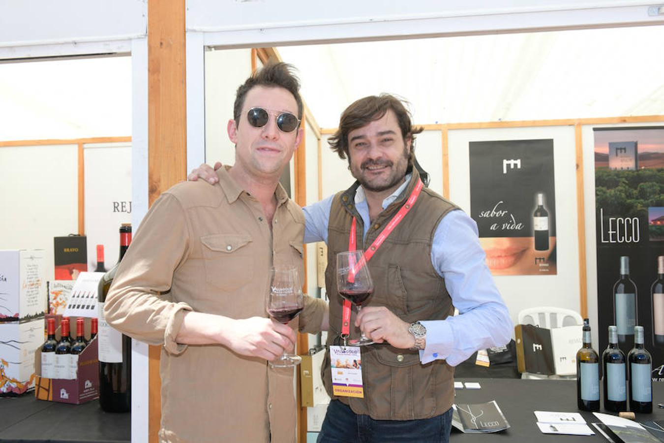 La Plaza Mayor de Valladolid se llena desde este viernes y hasta el domingo con casetas en las que se pueden degustar los mejores vinos y alimentos de Valladolid