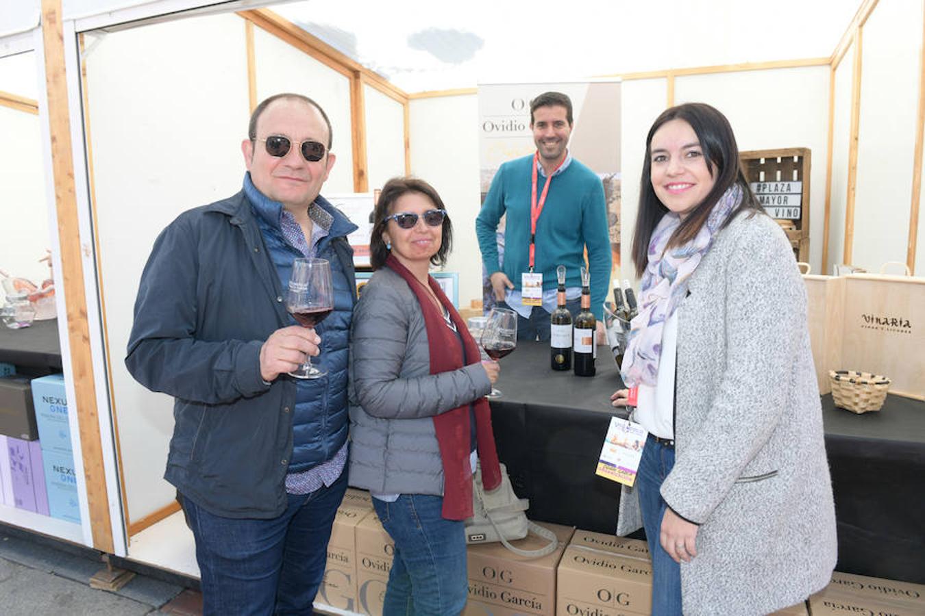 La Plaza Mayor de Valladolid se llena desde este viernes y hasta el domingo con casetas en las que se pueden degustar los mejores vinos y alimentos de Valladolid