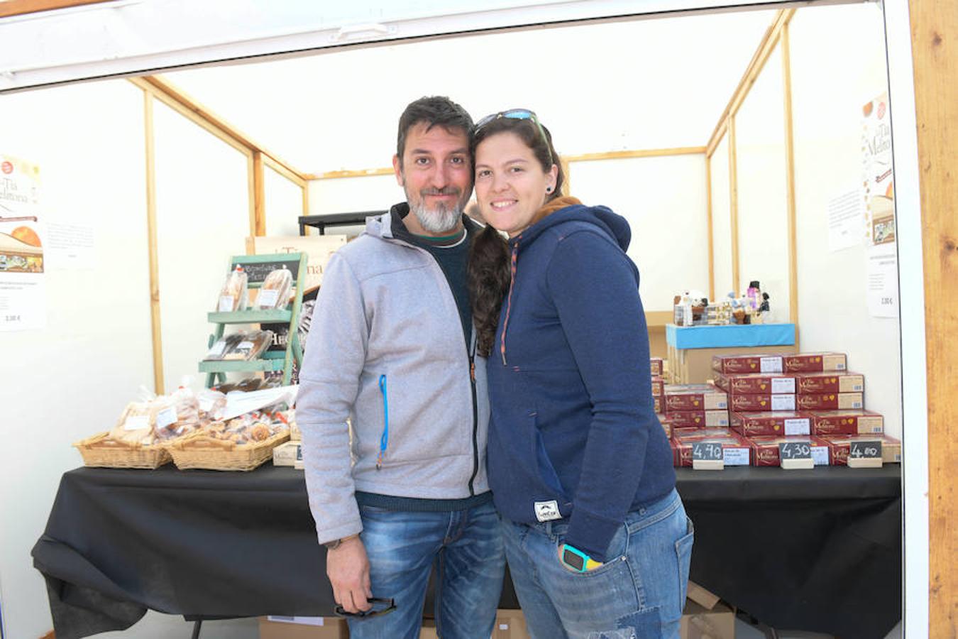 La Plaza Mayor de Valladolid se llena desde este viernes y hasta el domingo con casetas en las que se pueden degustar los mejores vinos y alimentos de Valladolid