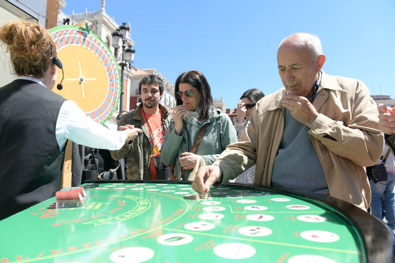 La Plaza Mayor de Valladolid ha acogido esta mañana la segunda jornada de la cita Valladolid, Plaza Mayor del Vino
