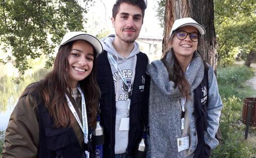 La futura matemática Ana Sánchez, junto a sus amigos universitarios Jaime y Marta. 