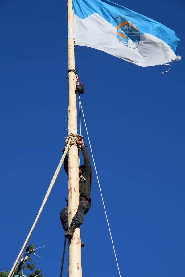 Fotos: Pinada del Mayo en Velilla del Río Carrión