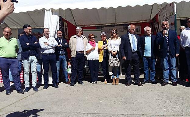 Numerosas autoridades se dieron cita ayer durante la inauguración de la Feria Internacional del Queso en Hinojosa de Duero.