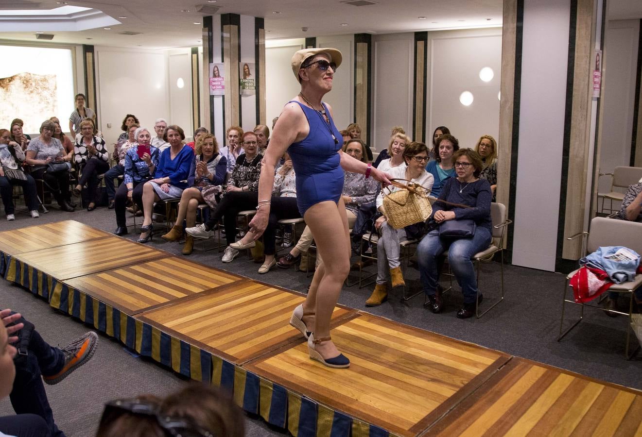 La Asociación Española Contra el Cáncer celebra en el hotel Olid la edición número 22 de su desfile