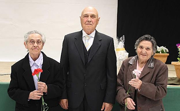 Los veteranos pregoneros María Gallego (94), Crescenciano Fraile (89) y Juana Arroyo (90 )
