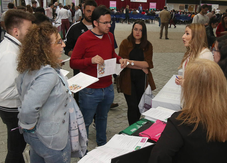 Fotos: Feria Tándem de empleo en el cámpus de la UVA en Segovia