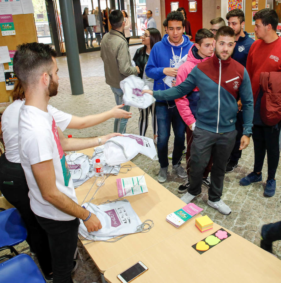 Fotos: Feria Tándem de empleo en el cámpus de la UVA en Segovia