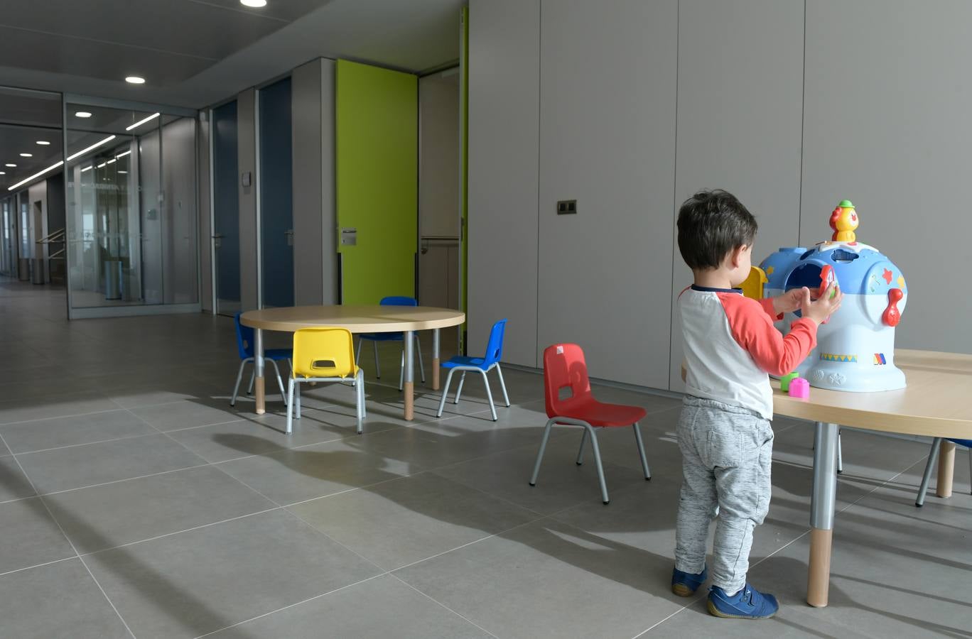 El edificio, en el que se asiste cada día a más de cien personas, triplica el espacio del viejo